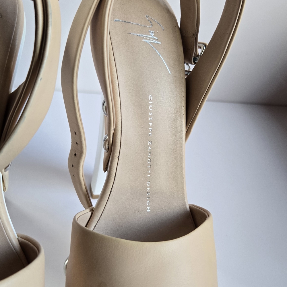 Giuseppe Zanotti Women's Cream Sandals